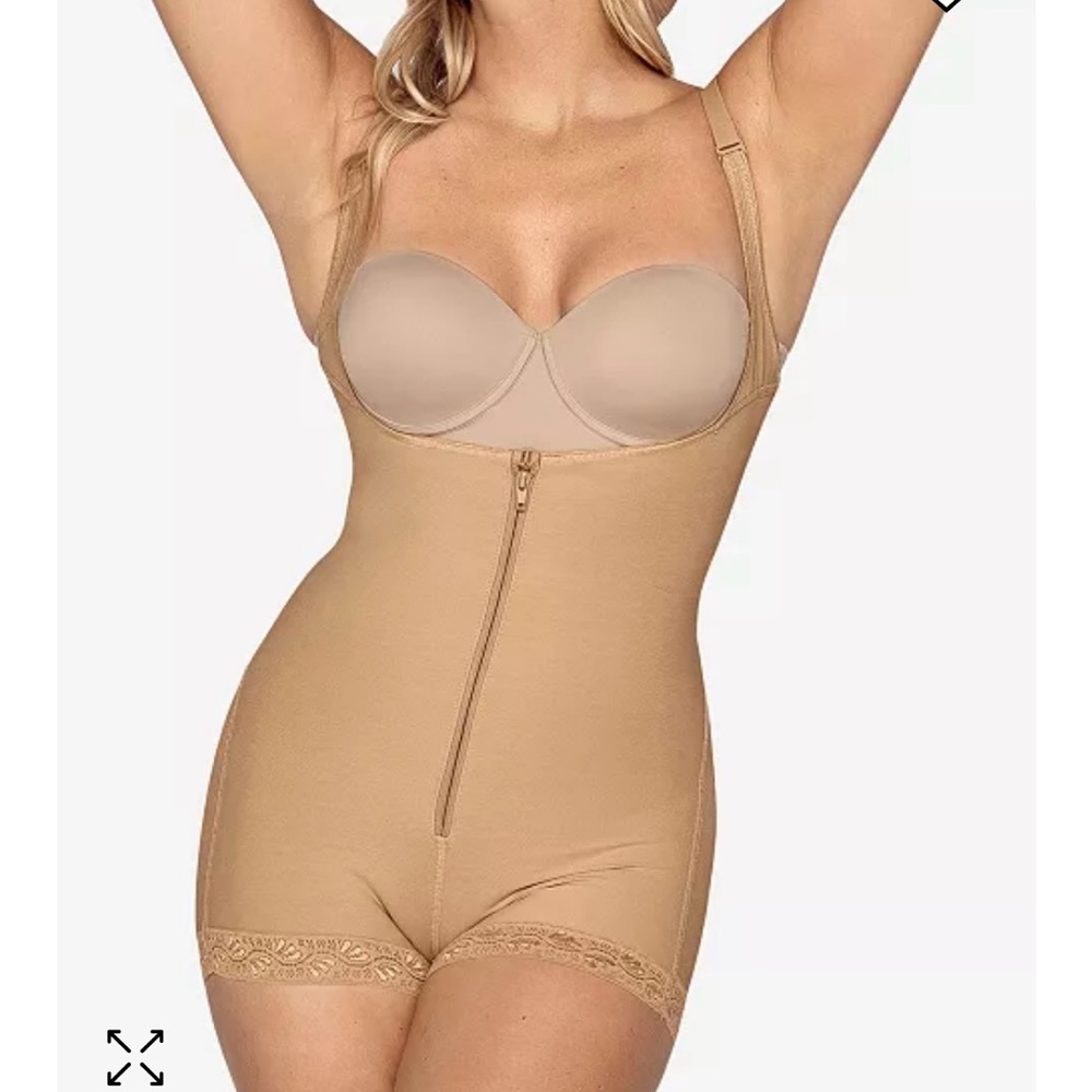 NWOT Leonisa Beige body shots shaper